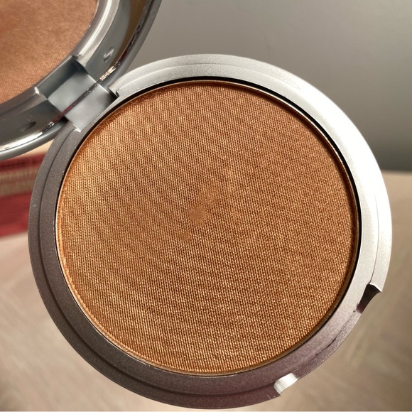 The Balm Betty-Lou Manizer Bronzer Highlighter Compact New in Box .3 oz Gorgeous - Picture 2 of 6